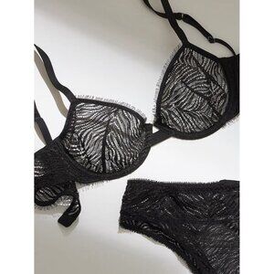 Victoria’s Secret Black Unlined Demi Wired‎ Zebra Mesh Lace Wired Bra Size 32C